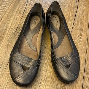 Clarks Women’s Shoes Bronze Size 9